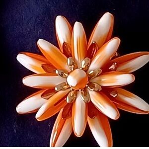 Vintage flower glass bead brooch